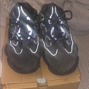 Black 700’s Yeezy 100% Authentic